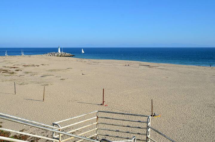 SUNNY 3+BDRM HOME-150 YARDS TO SAND
