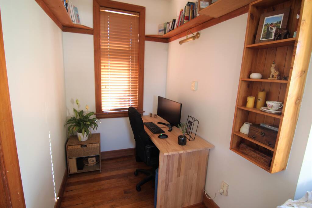 Study (off lounge)