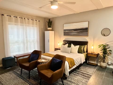 Popular Airbnb listing: Relaxing 1-bed basement studio with parking in ATL in Gresham Park