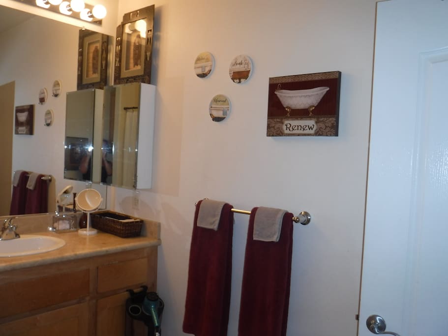 Full bathroom 1