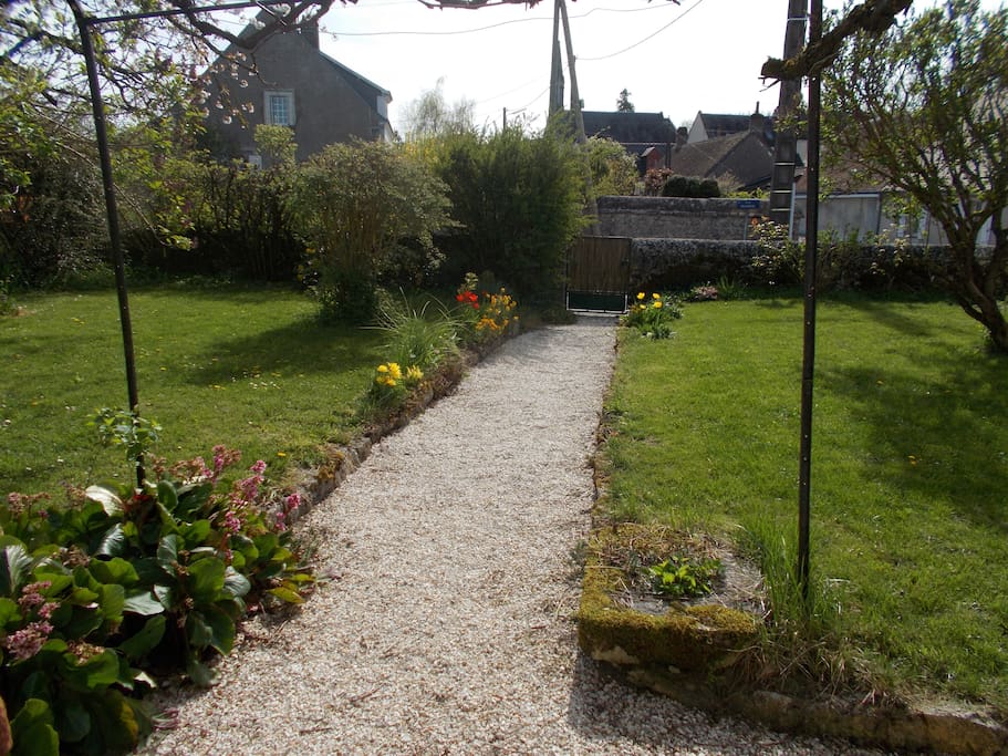vue du jardin de la porte de la maison