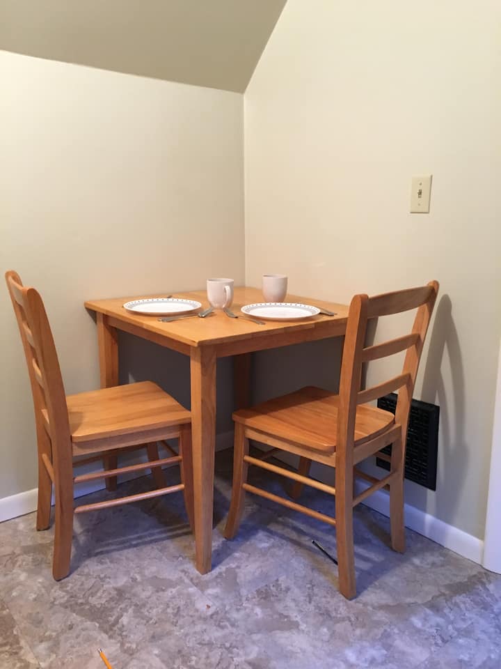 Private, Quiet Upstairs Apartment - Buttermilk Falls State Park, Ithaca