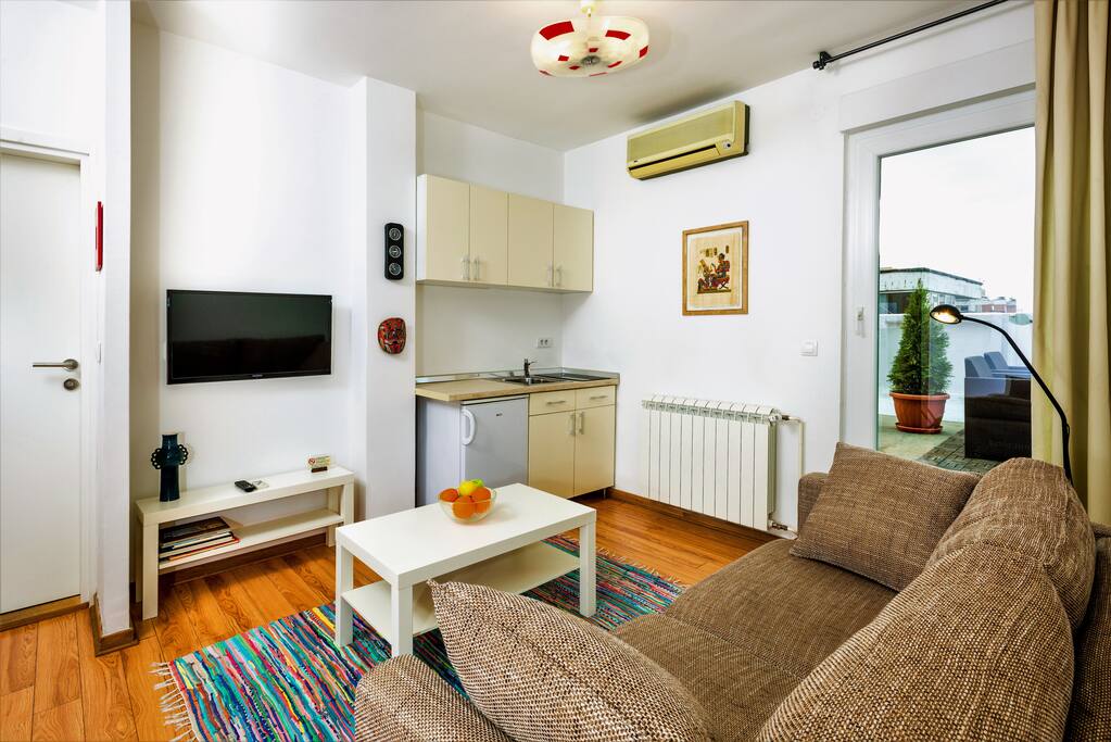 Wohnzimmer und Küchenzeile