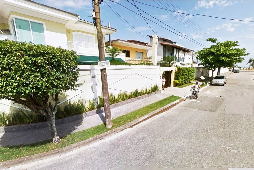 Vista da esquina para acesso a praia 30 metros