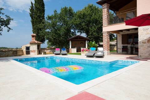 Top performing Airbnb: Villa Luna with pool 4+2,Poreč in Dračevac Monspinoso