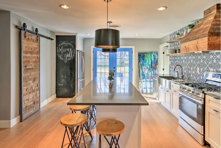 Modern Home by Six Flags, AT&T & Rangers Stadium