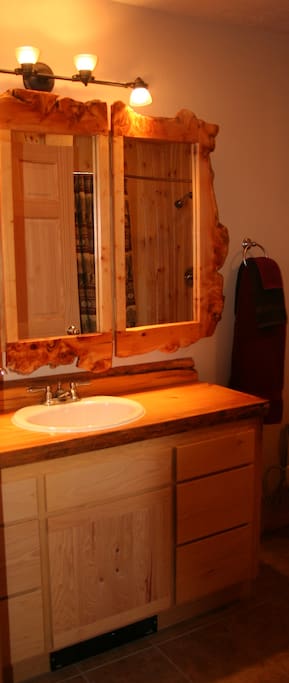 5 fixture bathroom