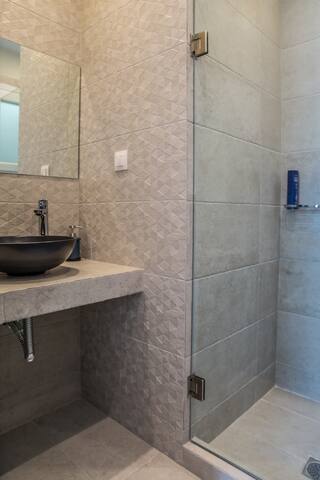 Elegant Athens Penthouse, for Groups & Families gallery image 5