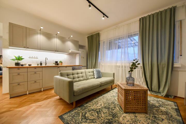 MARBLE & PASTELS | Homey Central Apartment