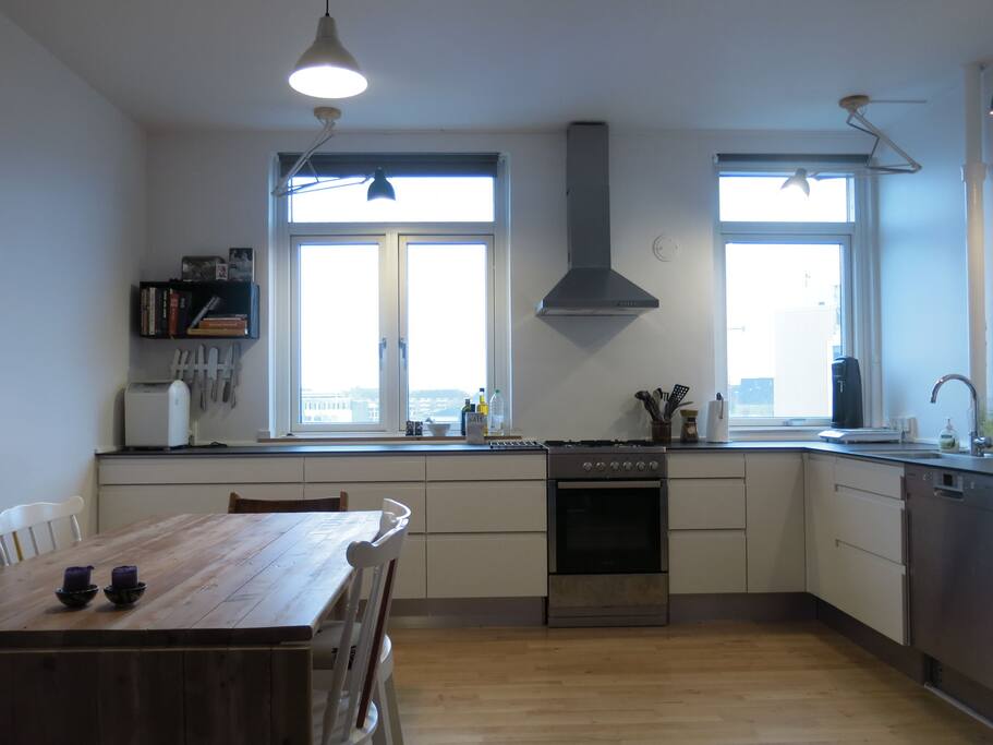 Køkkenalrum/kitchen