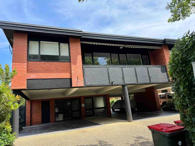 Spacious and bright 4br/ 2 bath East Malvern gallery image 3