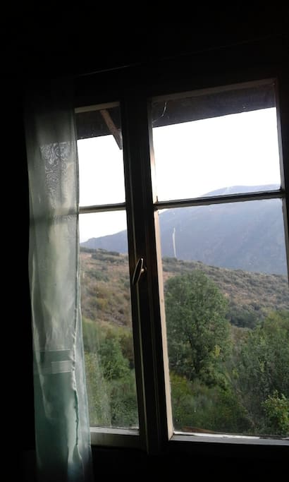 Ventana hacia las montañas.
