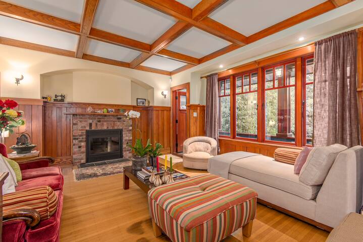 Beautiful, bright & sunny 3BR in Posh Kitsilano gallery image 2