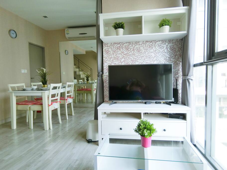 Living room
一楼客厅,厨房,饭厅,卫生间,阳台