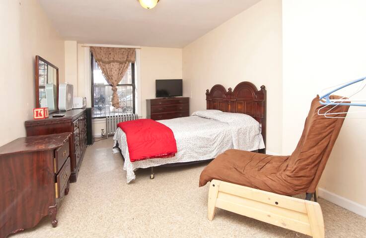 Bronx Room Near Yankees + Harlem