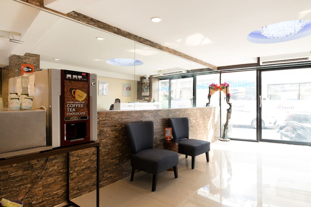 Welcome Lobby Area with FREE Coffee!