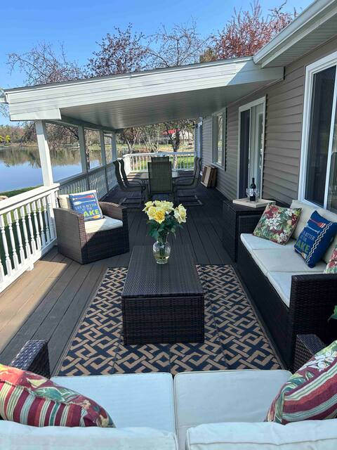 LAKEFRONT 3-bedroom getaway on private road