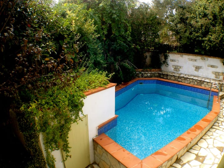 villa with pool en 360° view
