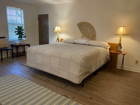Whistle Stop, spacious, comfortable 4BR, 2Bath