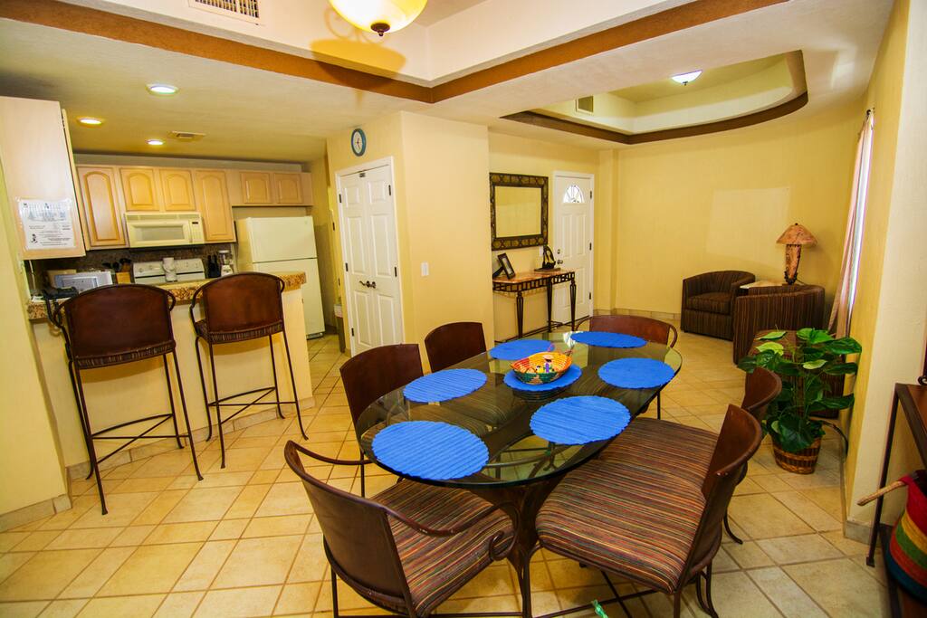 Chair,Furniture,Dining Table,Table,Dining Room