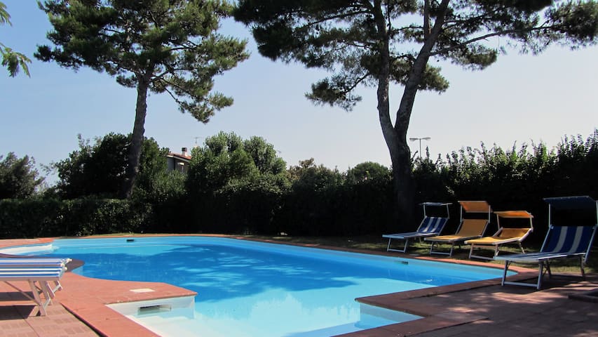 Terraced houses in a residence with swimming pool