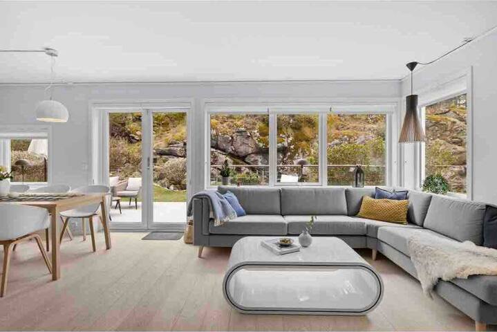 Beautiful house with a view! gallery image 4