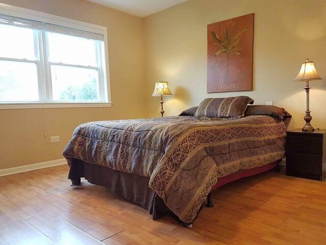 Sunny Brookfield Apartment