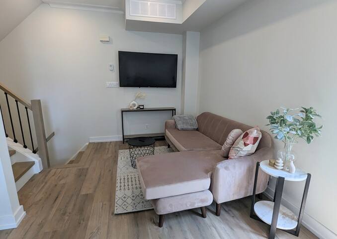 Dt Toronto 3 Bdrm 1 Parking gallery image 5