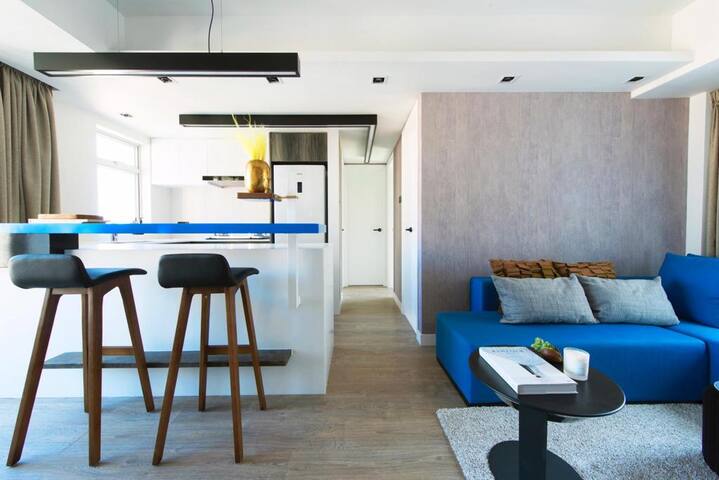 Designer furnished 3 bedroom/2 bath in Central! gallery image 3