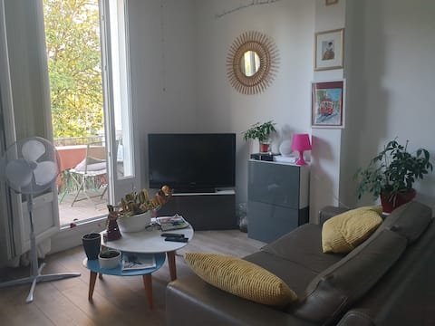 Popular Airbnb listing: Aix CV Air-conditioned apartment + private parking in Aix En Provence