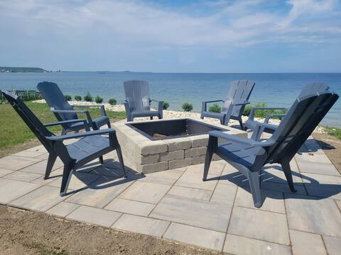 Lakehouse with breathtaking views