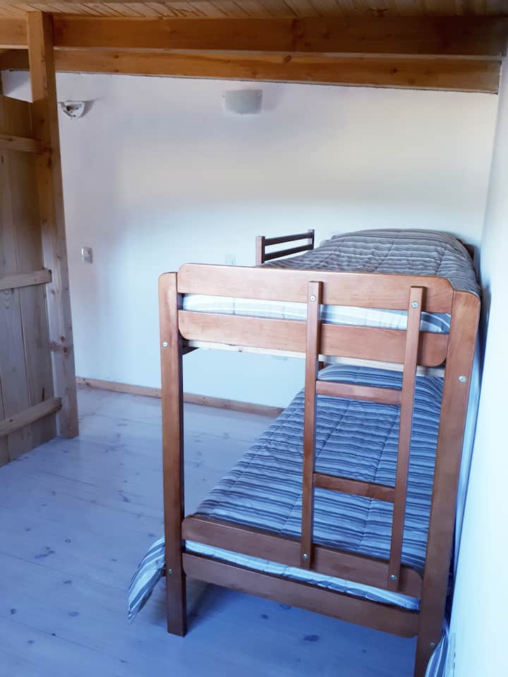 מיטת קומתיים 