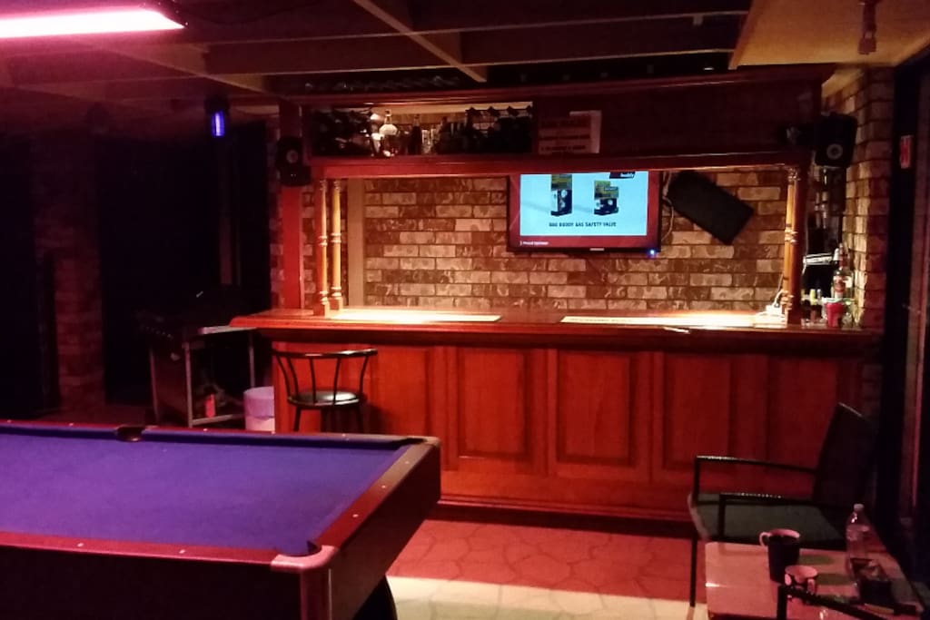 Enjoy a Drink, Play Billiards, watch some T.V or listen to some Tunes on the Stereo System.