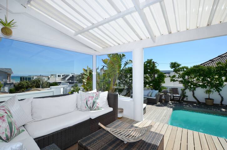 Blouberg Luxury Beach House Steps from the Beach gallery image 5