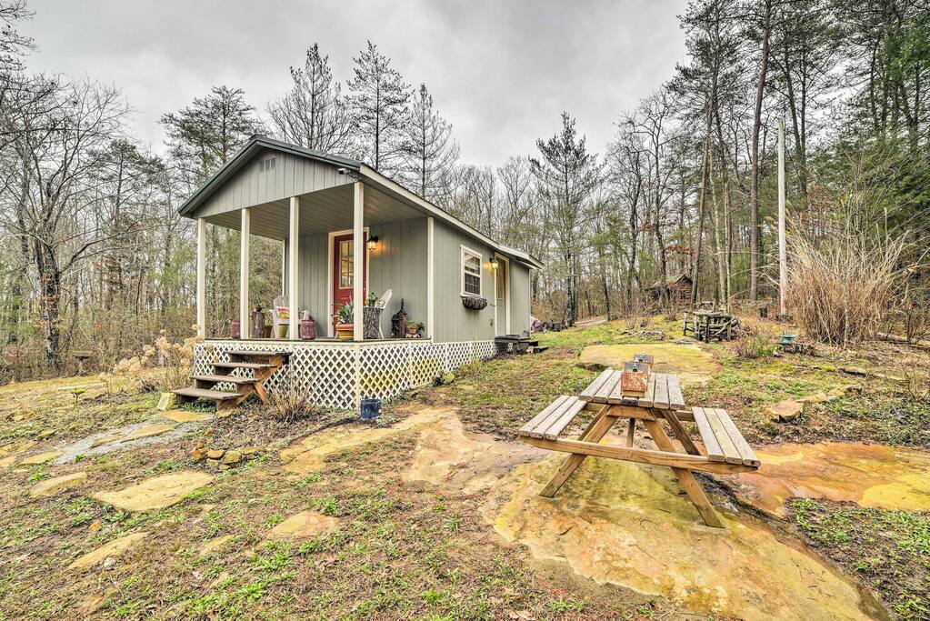 Welcome to your Tennessee home-away-from-home for up to 3 guests!