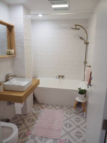 Large flat – steps from Bondi Beach gallery image 2