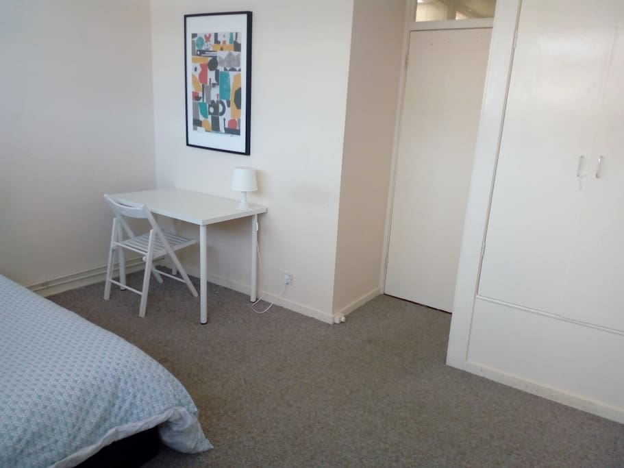 Double room with desk and wardrobe