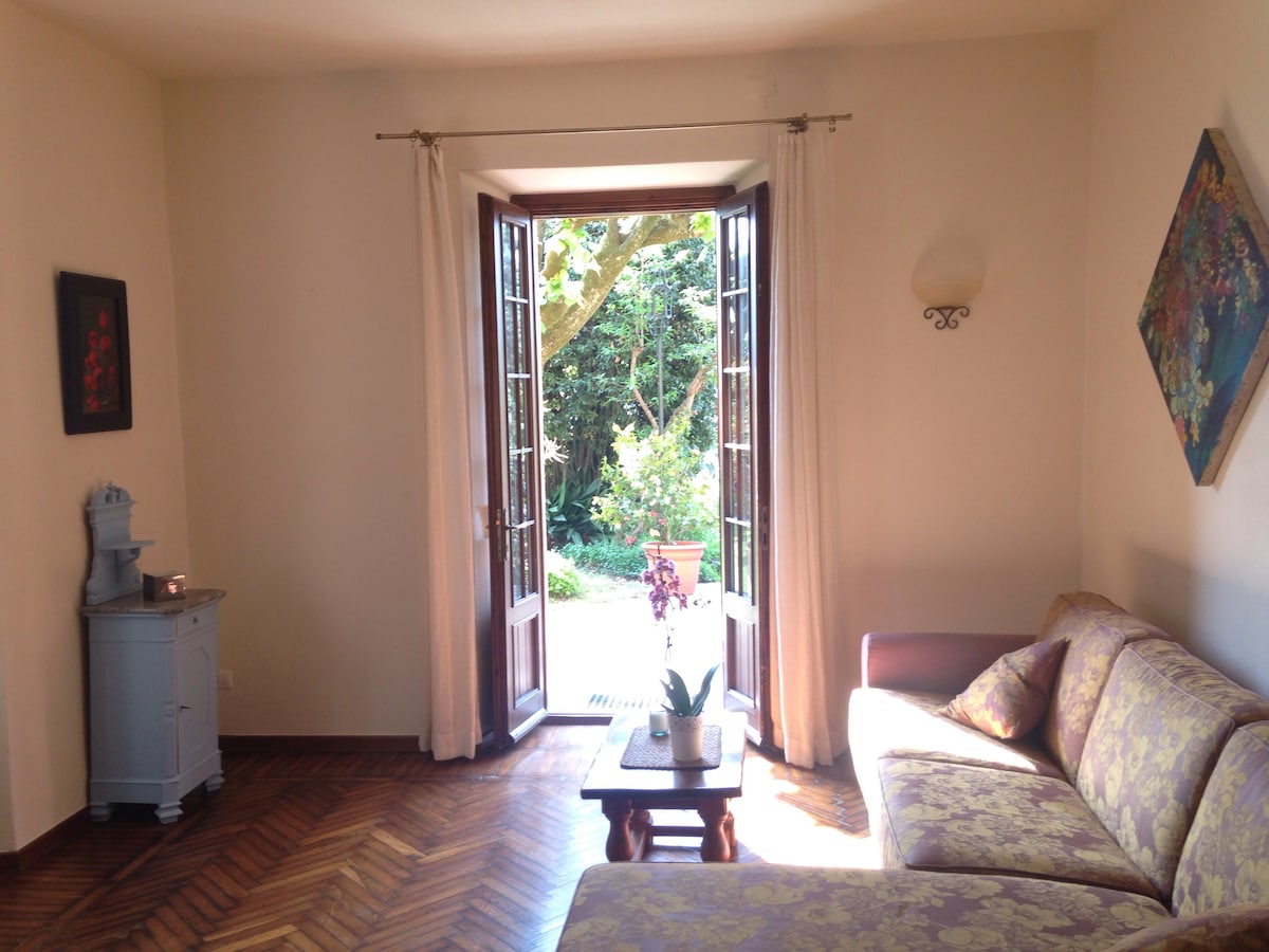 Popular Airbnb listing: BETH'S GARDEN - Private garden & amazing lake view in Tremezzina