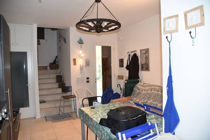 ห้องครัวและบันไดอยู่ที่ชั้น 1