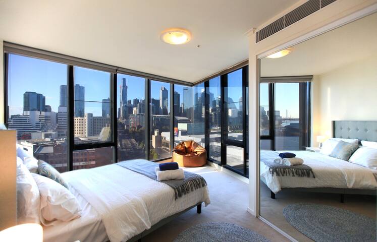 Amazing View 3 BR*2BTH*P APT in Heart of Southbank gallery image 2