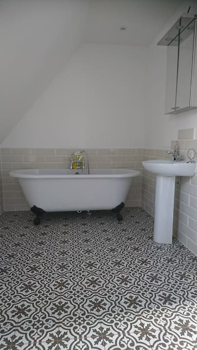 En suite for top floor bathroom