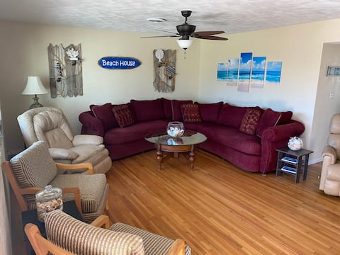 Top Airbnb: BEACH HOUSE, STEPS TO THE OCEAN. ADA COMPLIANT in Ormond Beach