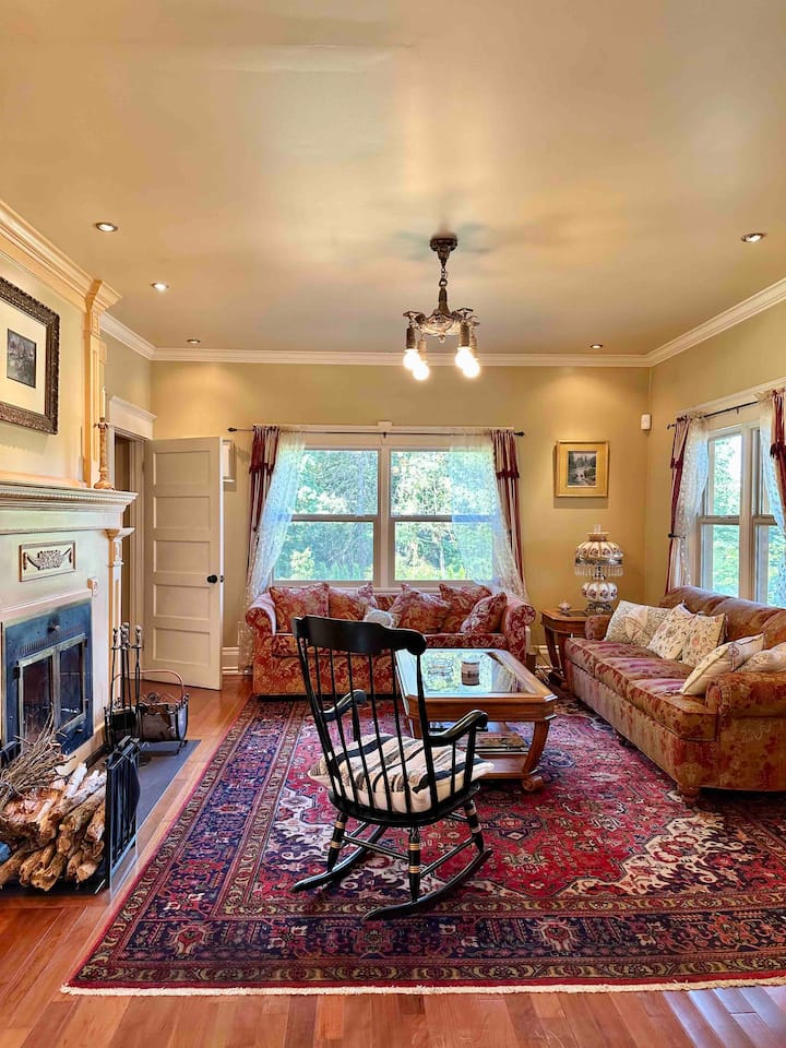 Historical Home, Near Wineries, Weddings & Shops - Everett