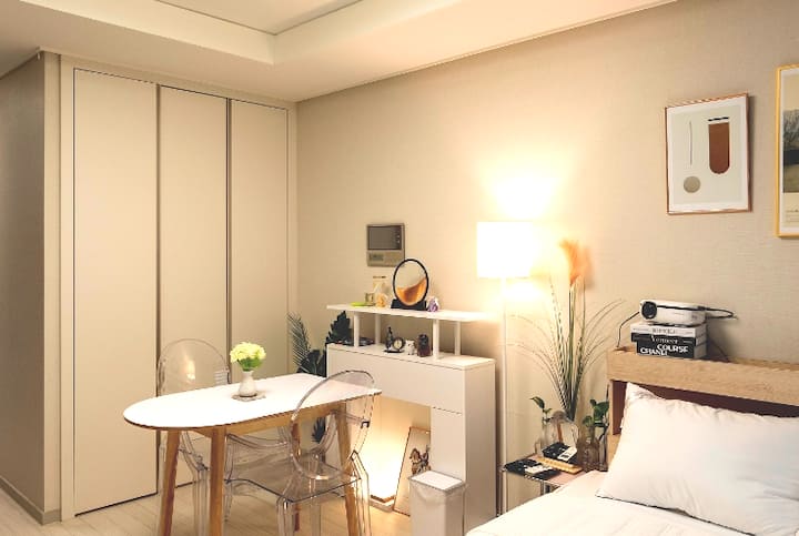 'Viposunset' Misa Station 2 minutes
on foot # Lake View
# Instagrammable # Large beam screen # Cozy # Best for long-term stays
