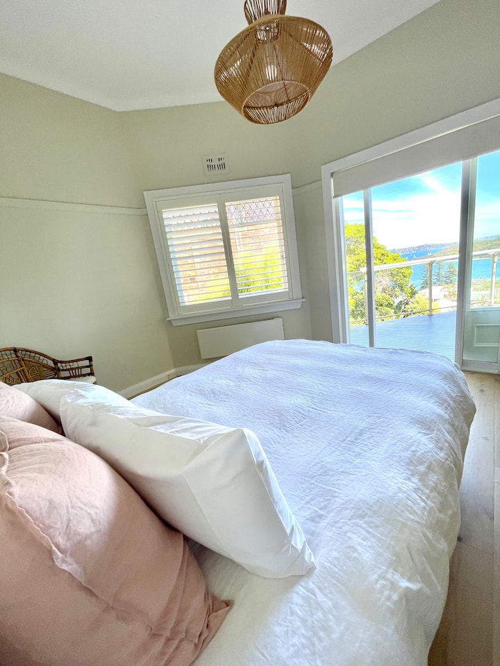Hlavná spálňa. Izba s výhľadom a krásny veľký balkón s posedením.