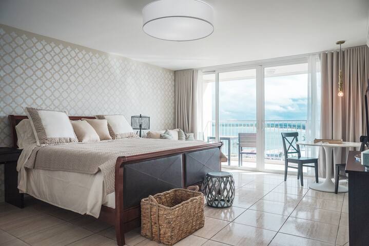 Beach Front Modern Studio w/ Pool & Parking @ ESJ