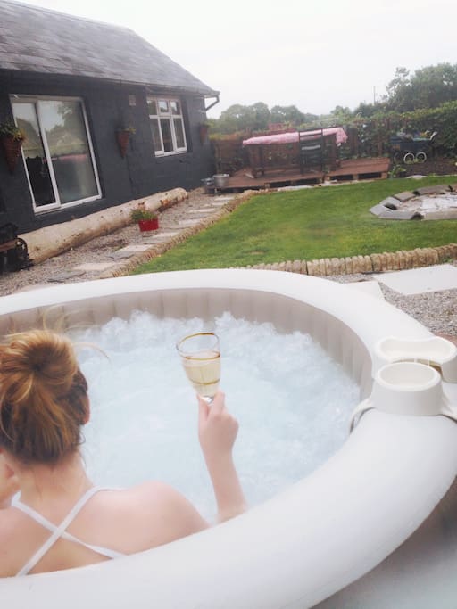 Hot tube for guest