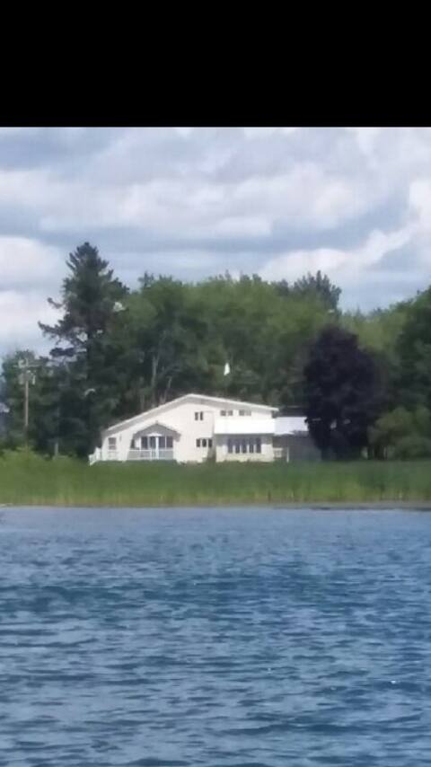 Waddington Riverfront Vacation House