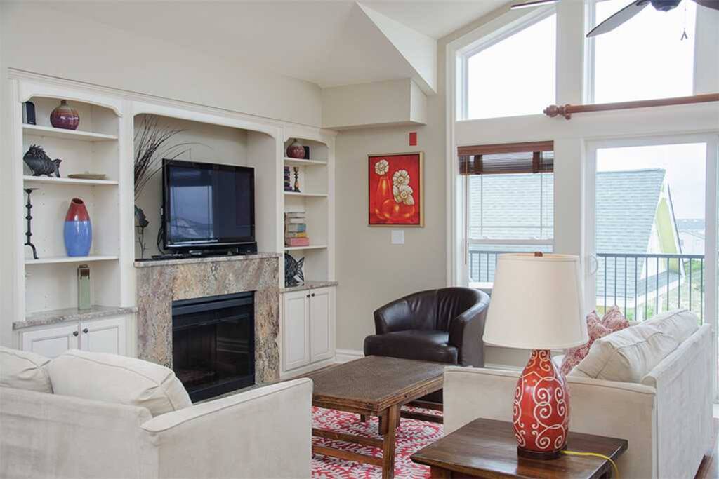 CSC4A: OBX Whale | Living Area