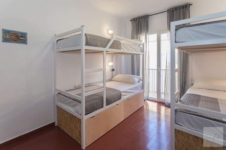 Bed in 4 Bed Room with balcony (Shared Bathroom)